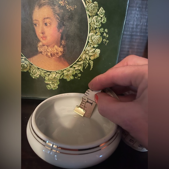 Princess & Gnome Limoges trinket box - Picture 14 of 15